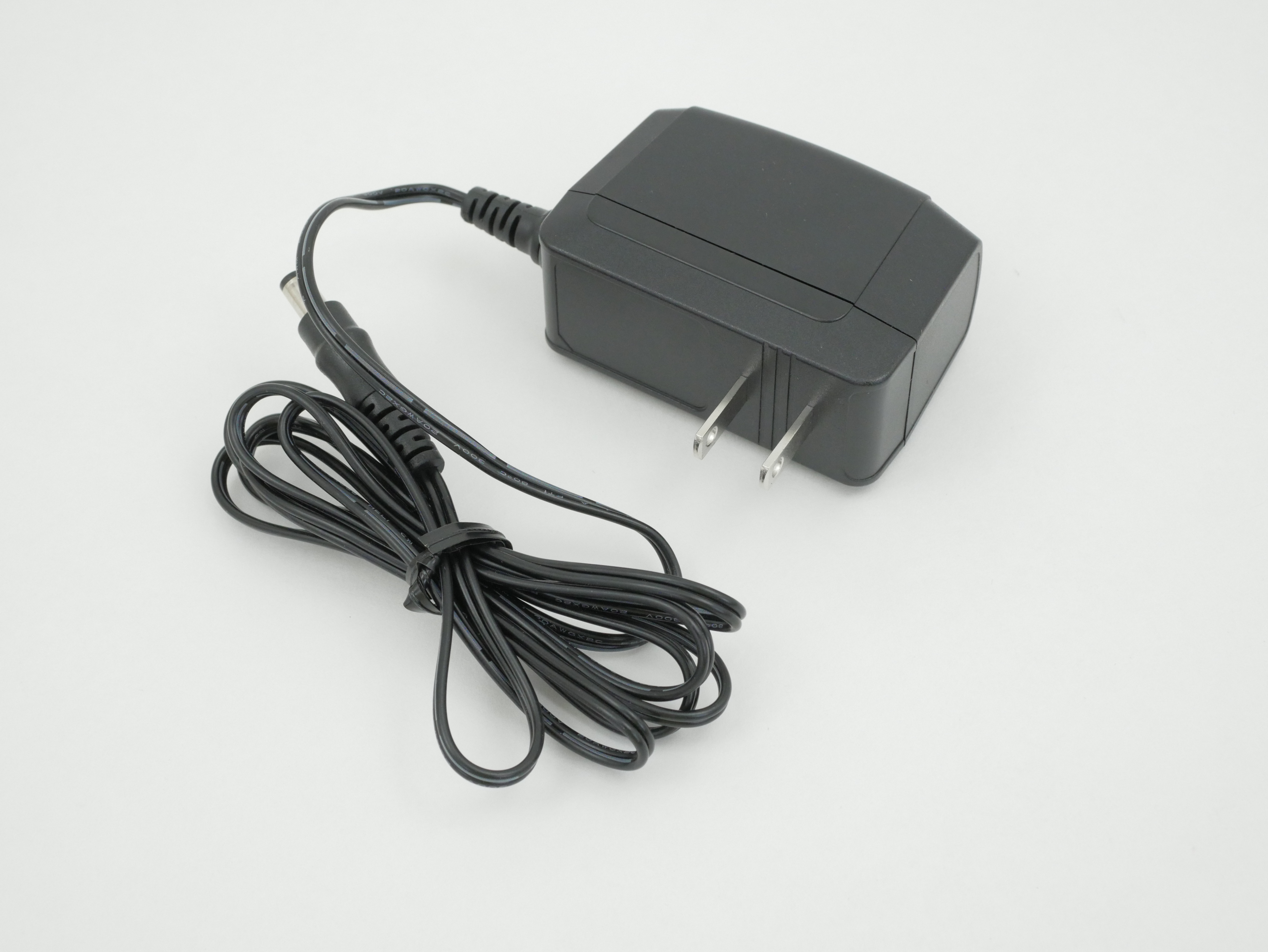 APD AC Power Adapter WA-24Q12FU Input 100-240V Output 12Vdc 2A TIP 5.5/2.5mm