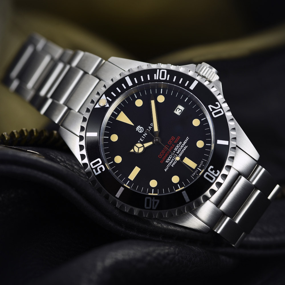 Steinhart Ocean One Vintage Red Swiss Automatic Men's Diver Watch 103-0657